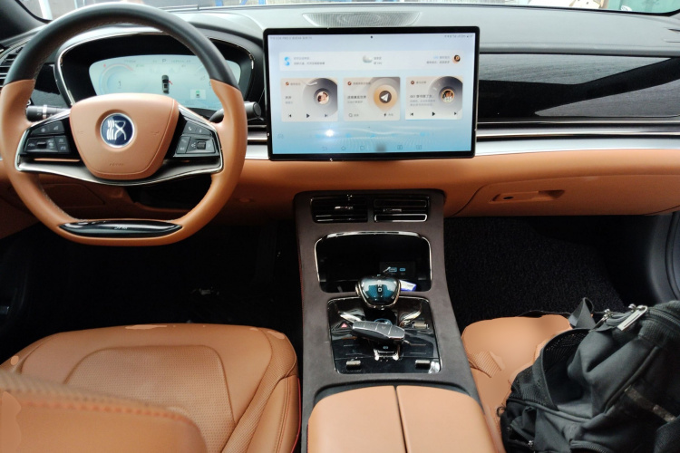 BYD Han 2023 car image #18