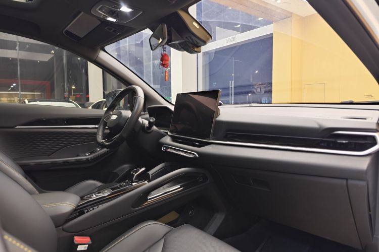 GEELY Coolray 2024 car image #18