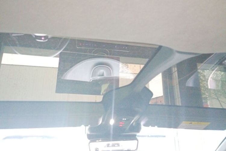 Avatr 11 2022 car image #18