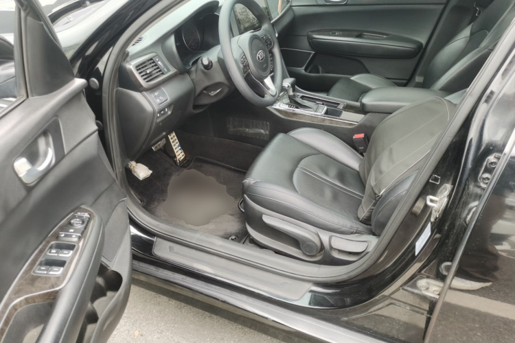 Kia K5 2017 car image #18