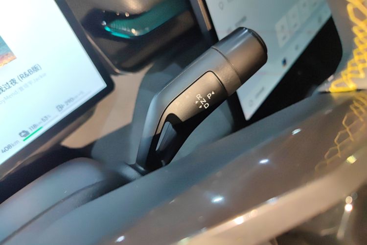 Lynk & Co 08 EM-P 2023 car image #18