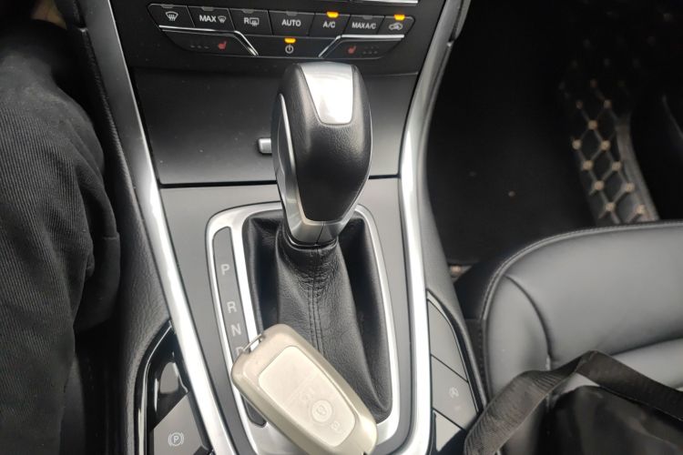 Ford Edge 2018 #18 Ford Edge 2018 صورة سيارة #18