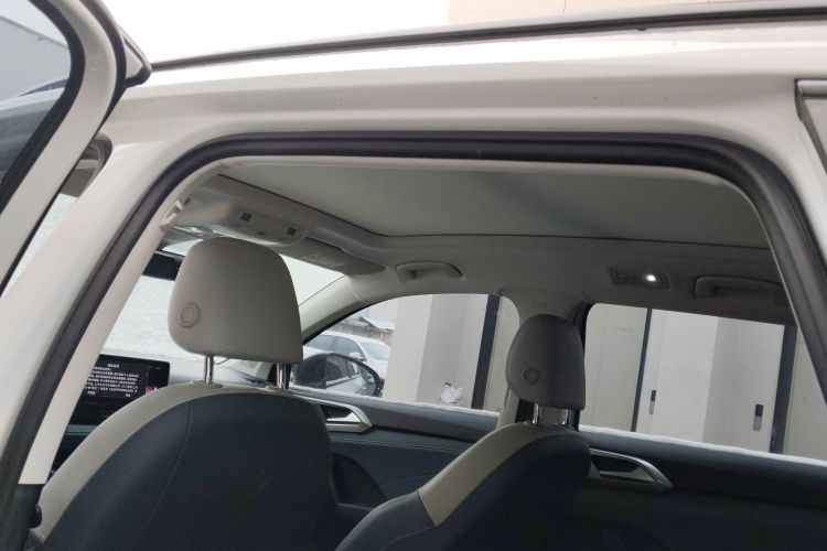 Volkswagen Tharu 2024 car image #18