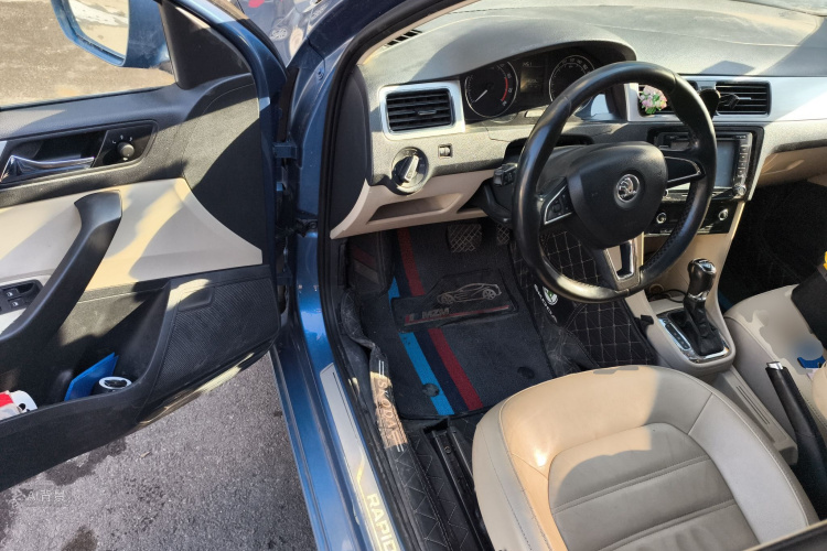 Skoda Rapid Spaceback 2014 car image #18