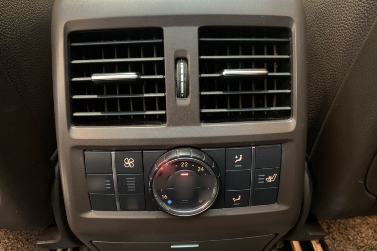 Mercedes-Benz GLS Class 2018 car image #18