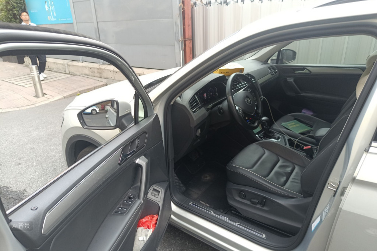 Volkswagen Tiguan L New Energy 2020 изображение автомобиля #18