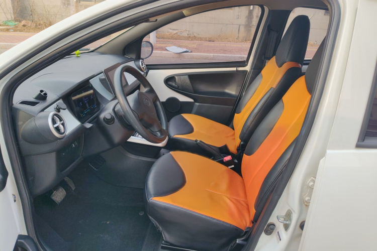 BYD e1 2020 car image #18