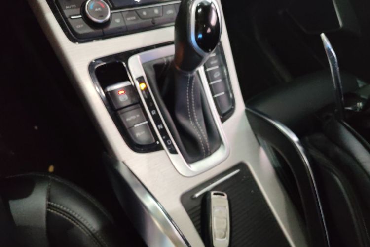 GEELY Boyue 2018 immagine di auto #18