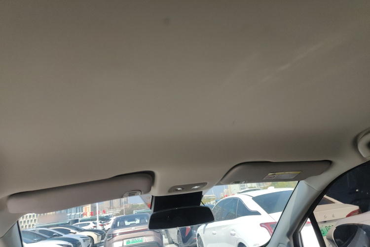 哪吒汽车 哪吒V 2020 汽车图片 #18