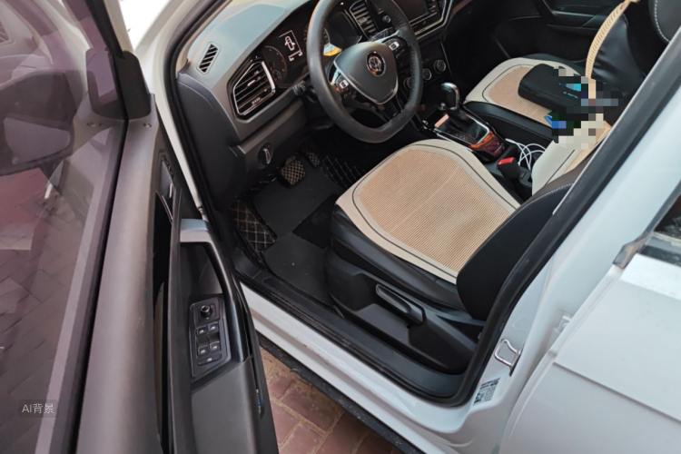 T-Roc 2018 car image #18