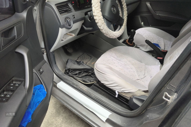 Skoda Rapid 2015 imagem de carro #18