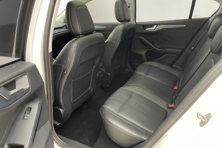 Ford Focus Active 2020 #18 Ford Focus Active 2020 صورة سيارة #18