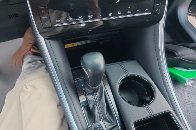 Toyota Avalon 2023 car image #18