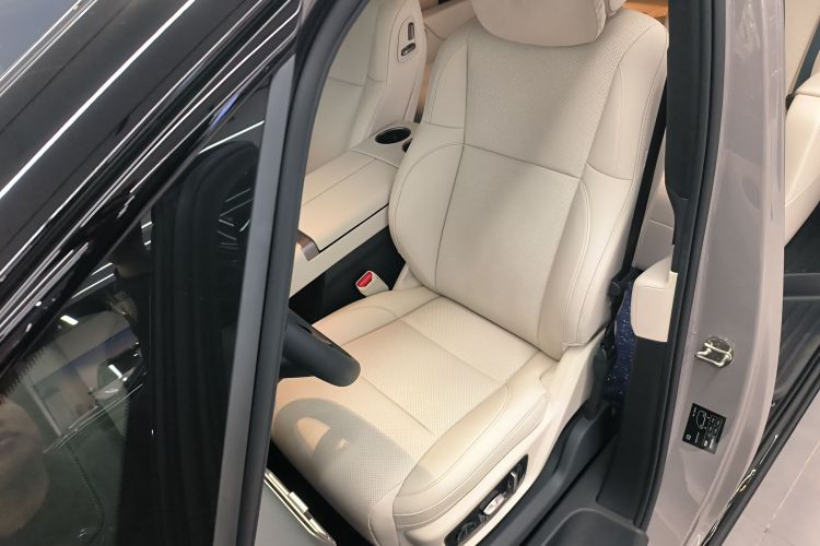 理想汽车 理想MEGA 2025 汽车图片 #18