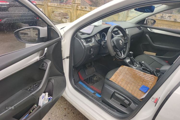Skoda Octavia 2020 car image #18
