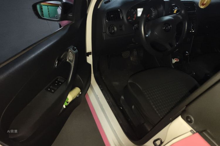 Polo 2015 car image #18
