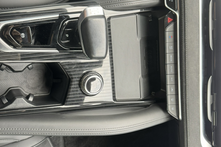 GEELY Monjaro 2023 immagine di auto #18
