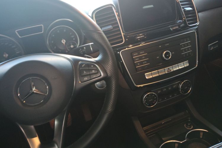 Mercedes-Benz GLE Class 2018 car image #18