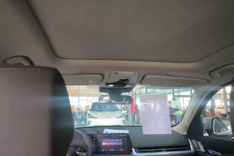 BMW iX1 2024 изображение автомобиля #18