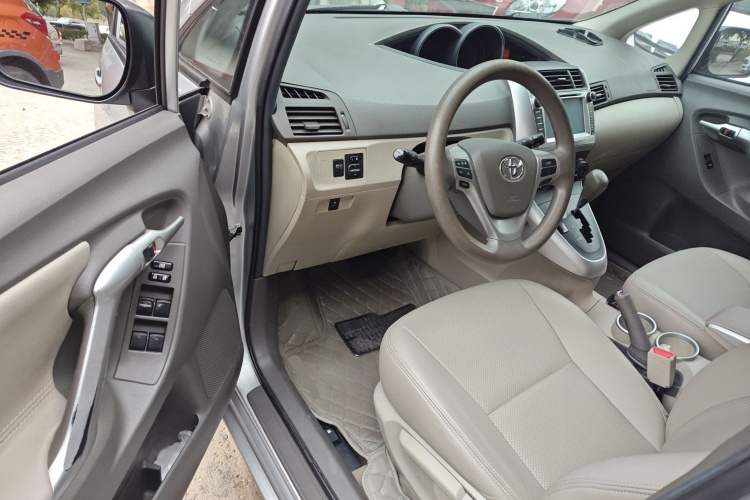 Toyota Verso 2016 car image #18