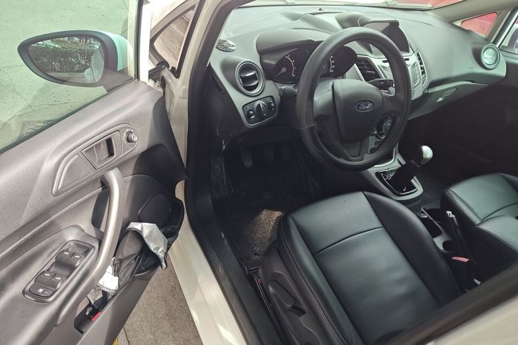 Ford Fiesta 2014 car image #18