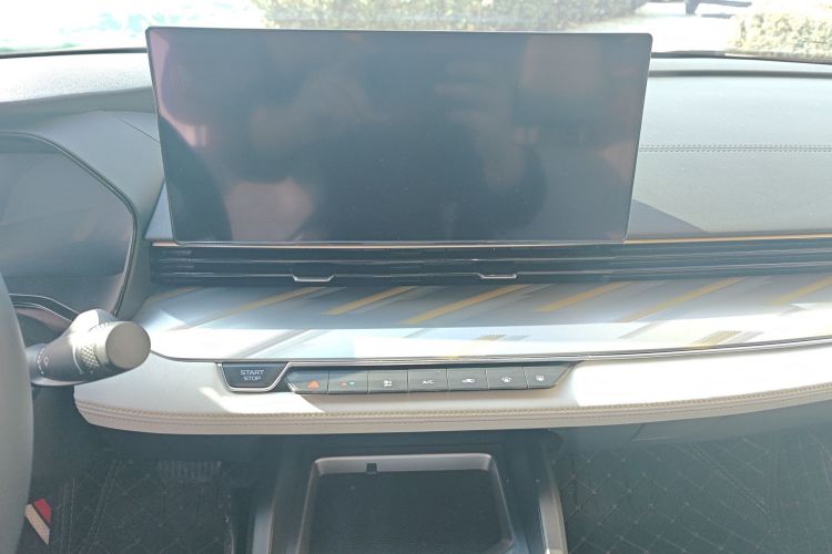 GEELY Emgrand L 2023 car image #18