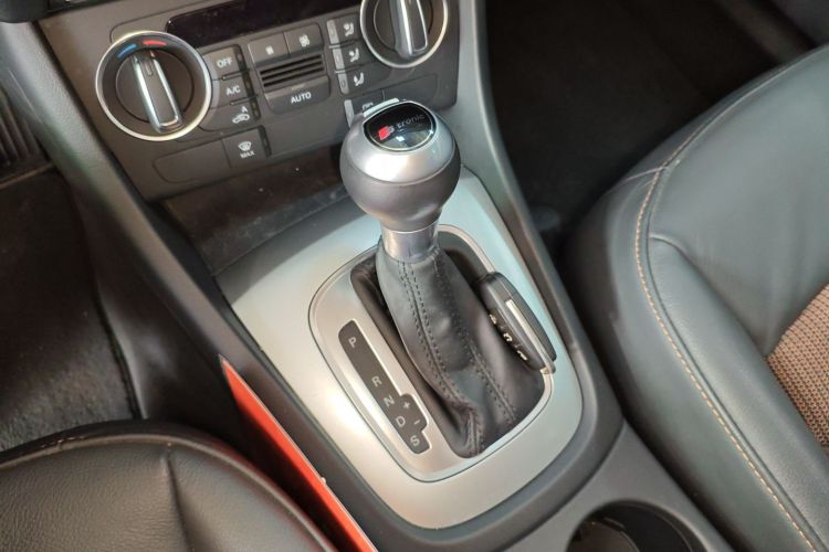 Audi Q3 2017 car image #18