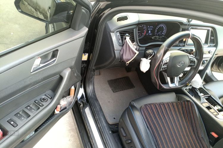 Hyundai Sonata 2018 immagine di auto #18