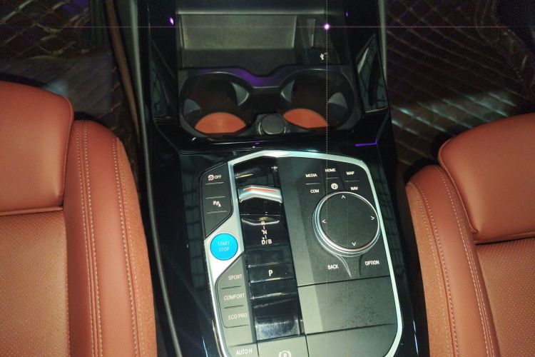 BMW iX3 2024 immagine di auto #18