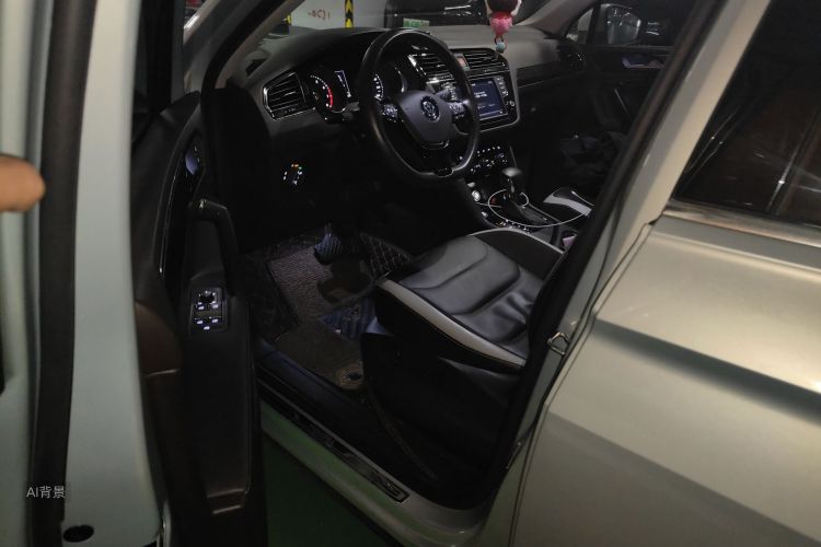 Volkswagen Tiguan L 2017 car image #18