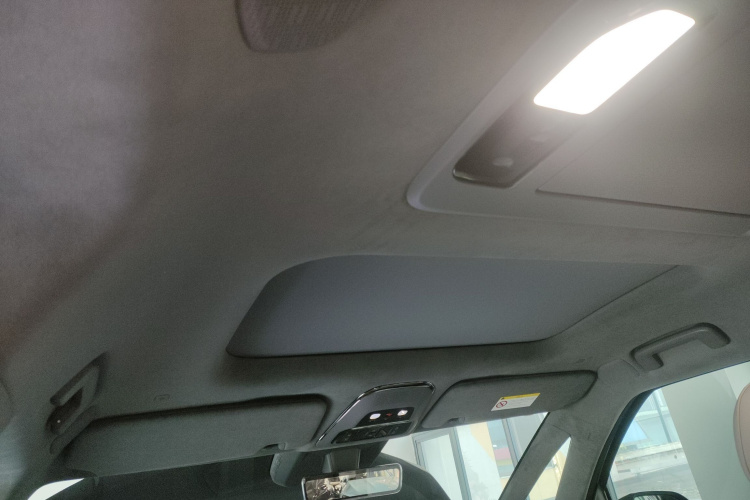 极氪 极氪009 2025 汽车图片 #18