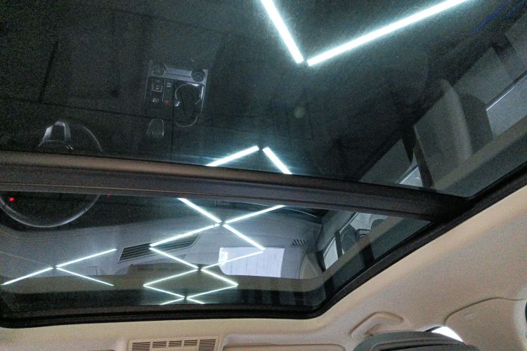 Volkswagen Touareg 2020 car image #18