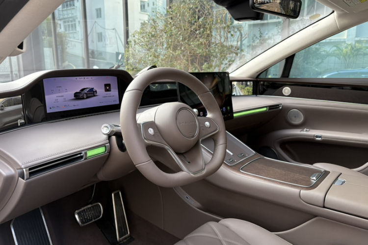HongQi 2025 car image #18