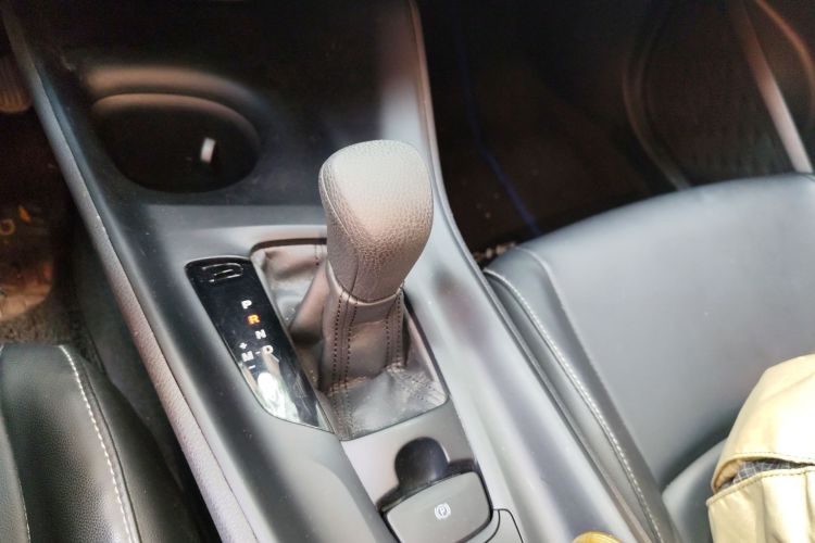 Toyota C-HR 2022 car image #18