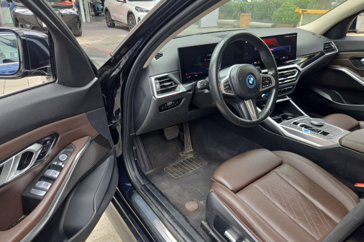 BMW i3 2022 car image #18
