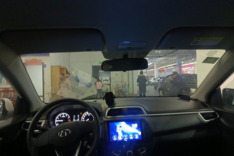 Hyundai Reina 2019 car image #18