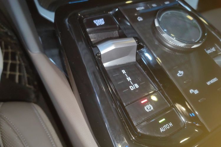 BMW i5 2024 car image #18