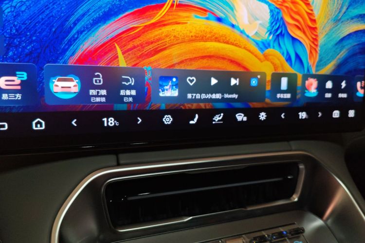 Denza N9 2025 car image #18