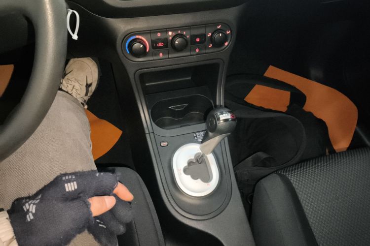 MG 3 2015 car image #18