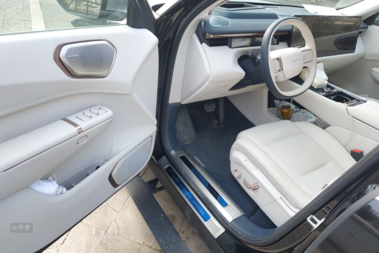 Lynk & Co 900 2025 car image #18