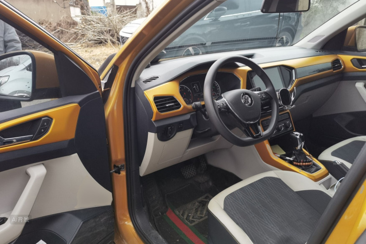 Volkswagen T-Cross 2019 #18 Volkswagen T-Cross 2019 car image #18