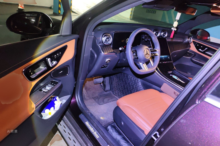 Mercedes-Benz GLC Class 2024 immagine di auto #18