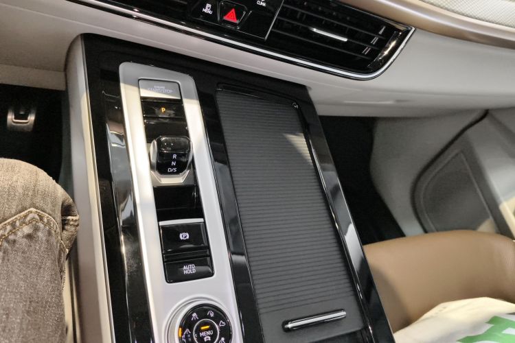 Volkswagen Tavendor 2023 car image #18