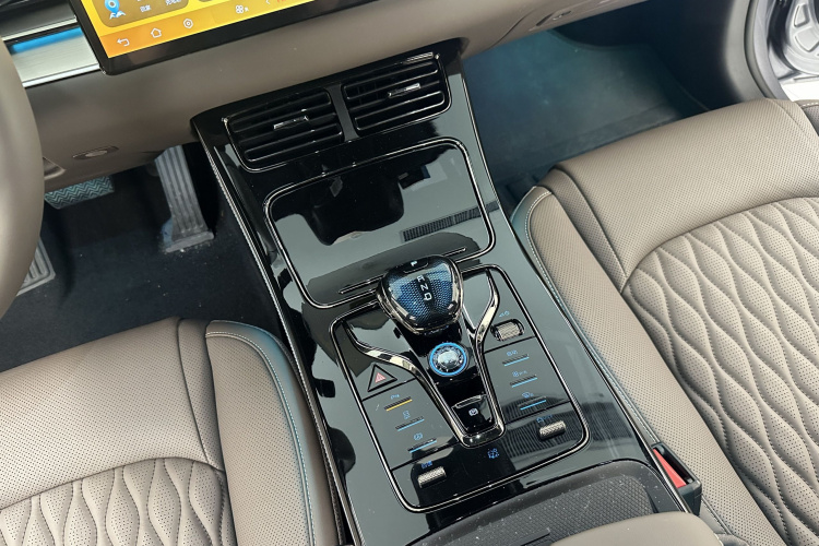 BYD Han 2024 #18 BYD Han 2024 car image #18