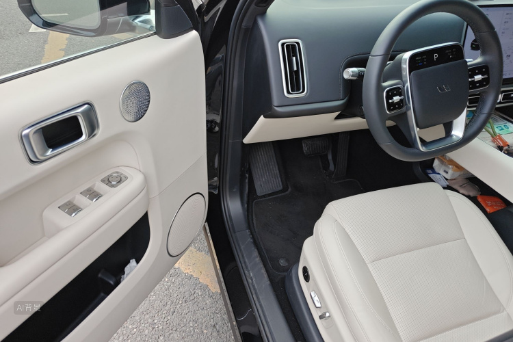 Li L6 2025 image de voiture #18