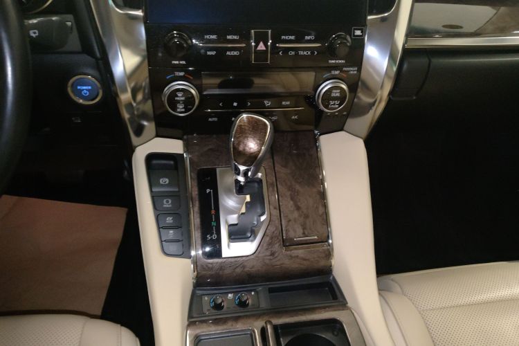 Toyota Vellfire 2022 #18 Toyota Vellfire 2022 صورة سيارة #18