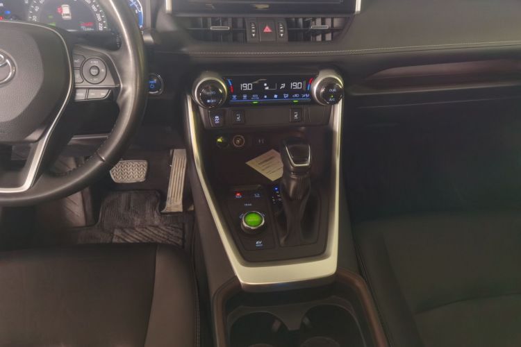 Toyota RAV4 2020 car image #18