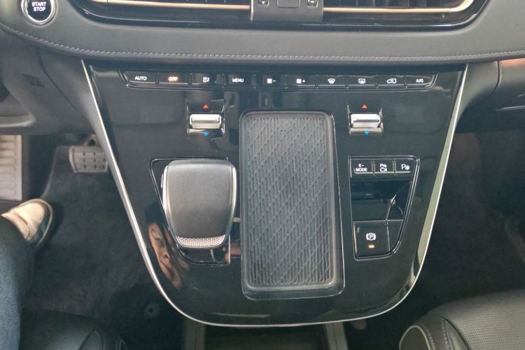 HongQi HQ9 PHEV 2024 #18 HongQi HQ9 PHEV 2024 car image #18