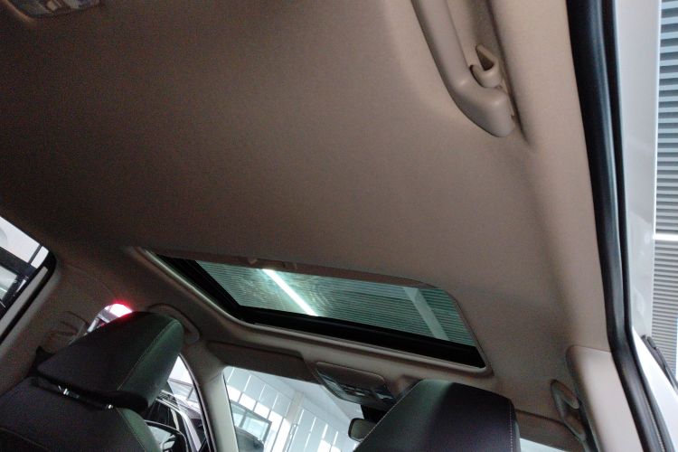 Toyota RAV4 2023 car image #18