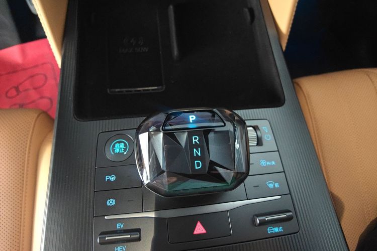 BYD SongL DM-i 2025 car image #18